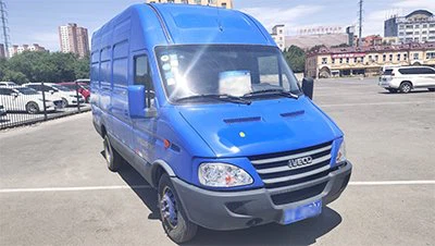 Camión furgón Iveco
